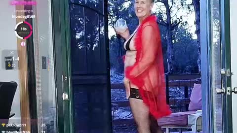 Bee and John online show from 02-05-26, 01:10