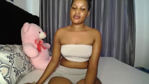 Snapshot of cadercey_kimmy01 chatting on 02-16-25, 12:32 EVA online show from 02-16-25, 12:32