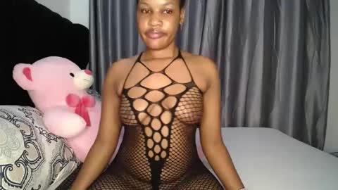 Snapshot of cadercey_kimmy01 chatting on 02-17-25, 09:19 EVA online show from 02-17-25, 09:19