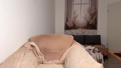 Snapshot of caliiie_of chatting on 10-13-25, 06:35 Caliiie of online show from 10-13-25, 06:35