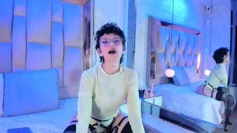 Snapshot of calioperoux chatting on 02-22-26, 08:40 Caliope online show from 02-22-26, 08:40