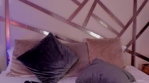 Anna Banana online show from 02-05-25, 02:08