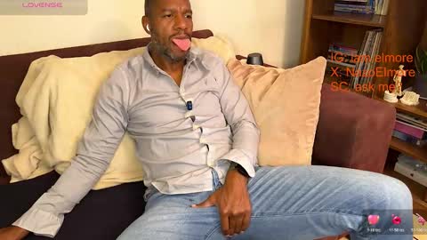 My name is Robert  Dont be shysay hi I love to chat. For requests or dirty talk please use tips  online show from 03-15-26, 04:29