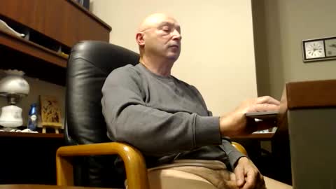 Calthegoose online show from 10-27-25, 09:52