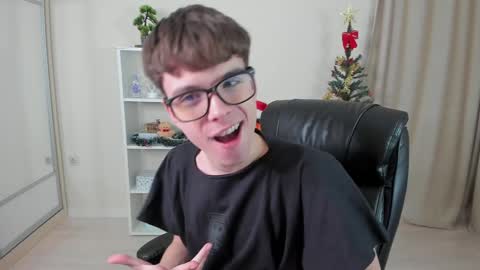 Hey I am Calvin  online show from 12-22-24, 07:10