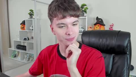 Hey I am Calvin  online show from 01-10-25, 07:11