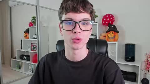 Hey I am Calvin  online show from 03-11-25, 07:14