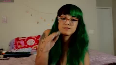 Snapshot of calypsokm chatting on 12-21-25, 02:19 calypsokm online show from 12-21-25, 02:19