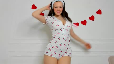 Snapshot of calyra chatting on 03-04-26, 09:32 Callie online show from 03-04-26, 09:32