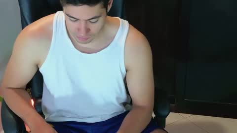 Snapshot of camara110 chatting on 10-09-25, 02:31 camara110 online show from 10-09-25, 02:31