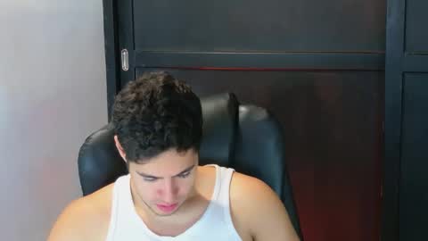 Snapshot of camara110 chatting on 10-11-25, 12:21 camara110 online show from 10-11-25, 12:21