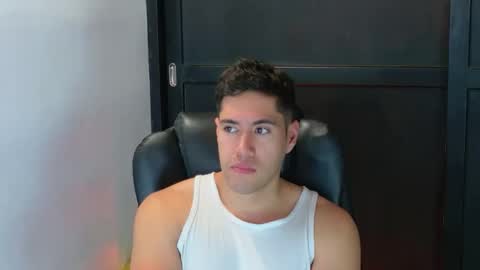 Snapshot of camara110 chatting on 10-14-25, 12:44 camara110 online show from 10-14-25, 12:44