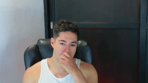 Snapshot of camara110 chatting on 10-14-25, 04:41 camara110 online show from 10-14-25, 04:41