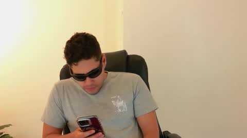 Snapshot of camara110 chatting on 10-19-25, 07:36 camara110 online show from 10-19-25, 07:36