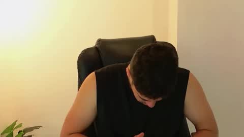 Snapshot of camara110 chatting on 10-21-25, 01:28 camara110 online show from 10-21-25, 01:28