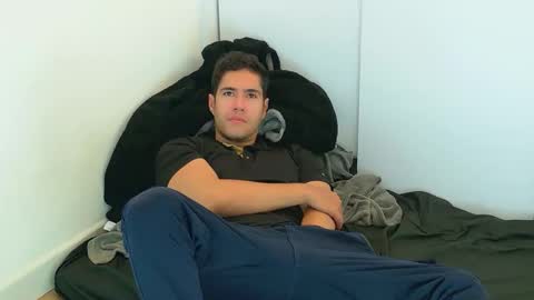 Snapshot of camara110 chatting on 10-31-25, 02:34 camara110 online show from 10-31-25, 02:34