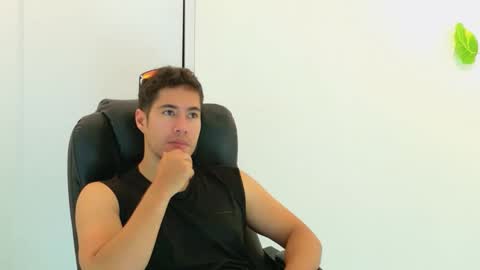 Snapshot of camara110 chatting on 11-01-25, 12:34 camara110 online show from 11-01-25, 12:34