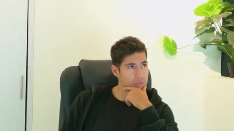 Snapshot of camara110 chatting on 11-04-25, 11:04 camara110 online show from 11-04-25, 11:04