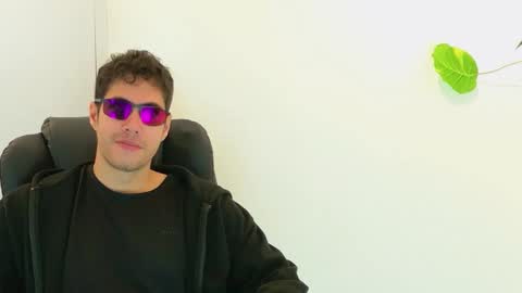 Snapshot of camara110 chatting on 11-06-25, 11:59 camara110 online show from 11-06-25, 11:59