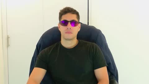 Snapshot of camara110 chatting on 11-13-25, 09:36 camara110 online show from 11-13-25, 09:36