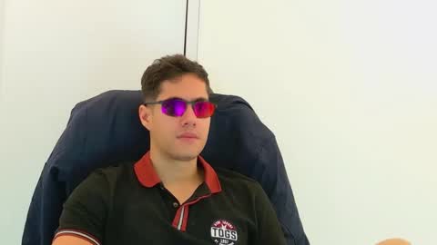 Snapshot of camara110 chatting on 11-14-25, 07:12 camara110 online show from 11-14-25, 07:12