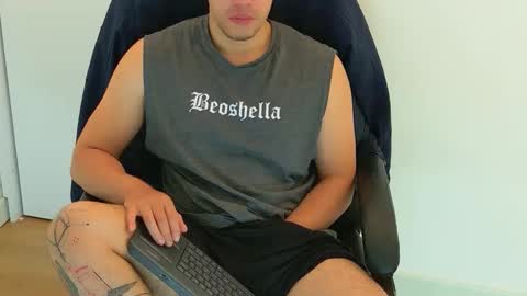 Snapshot of camara110 chatting on 11-18-25, 08:02 camara110 online show from 11-18-25, 08:02