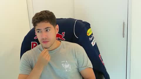 Snapshot of camara110 chatting on 11-29-25, 12:57 camara110 online show from 11-29-25, 12:57