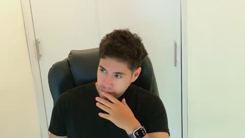 Snapshot of camara110 chatting on 12-23-25, 03:59 camara110 online show from 12-23-25, 03:59