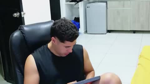 Snapshot of camara110 chatting on 03-17-26, 01:43 camara110 online show from 03-17-26, 01:43