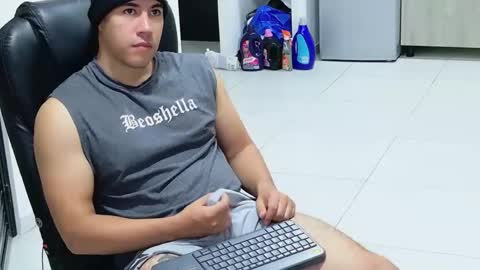 Snapshot of camara110 chatting on 03-20-26, 02:38 camara110 online show from 03-20-26, 02:38