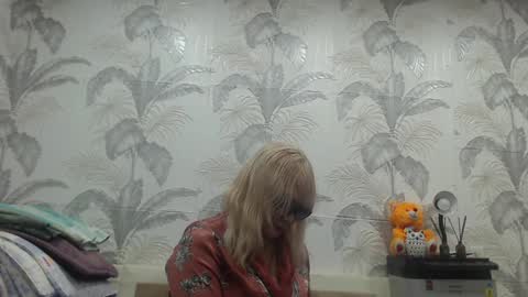 CamDiva1 online show from 12-18-24, 11:56