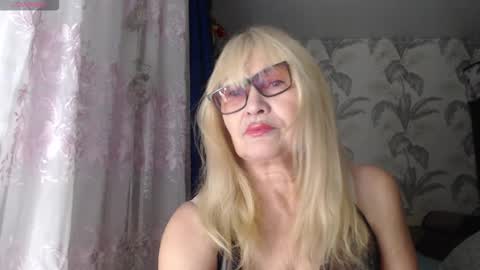 CamDiva1 online show from 12-15-25, 01:10