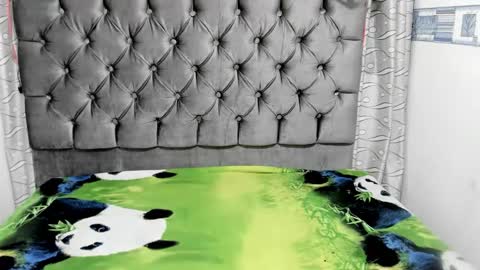 Snapshot of cameron_20_ chatting on 10-21-25, 01:01 cameron_20_ online show from 10-21-25, 01:01