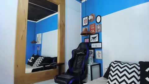 --- Cameron --- online show from 11-10-25, 09:36