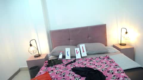 Snapshot of camiilareyes chatting on 02-20-25, 06:13 CamiilaReyes online show from 02-20-25, 06:13