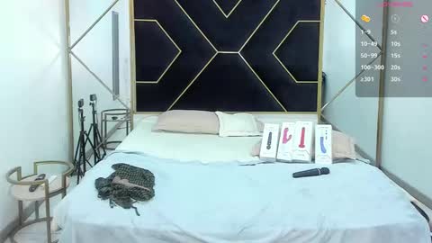 Snapshot of camiilareyes chatting on 02-26-25, 08:11 CamiilaReyes online show from 02-26-25, 08:11