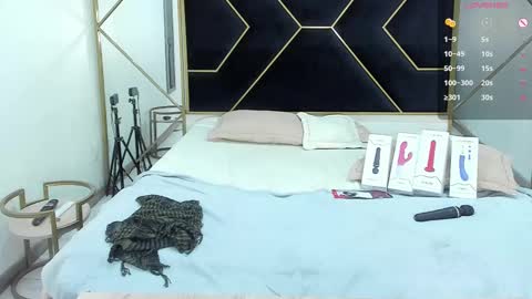 Snapshot of camiilareyes chatting on 02-26-25, 11:15 CamiilaReyes online show from 02-26-25, 11:15