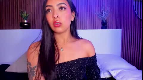 Camila online show from 11-10-25, 04:00