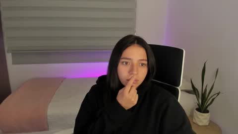  C A M I  online show from 03-04-26, 08:15