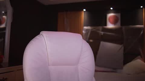 camila_martinez9 online show from 10-17-25, 11:35