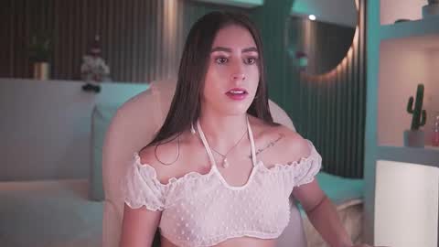 camila_martinez9 online show from 01-15-26, 11:26