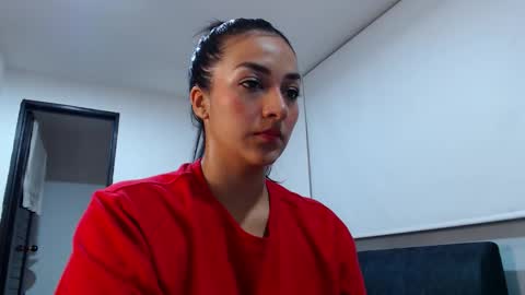 Snapshot of camilaaoficial chatting on 11-15-25, 01:25 Camila online show from 11-15-25, 01:25