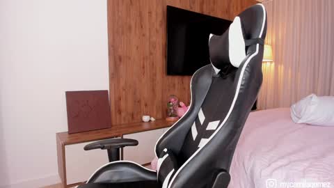 Camila online show from 10-06-25, 08:06