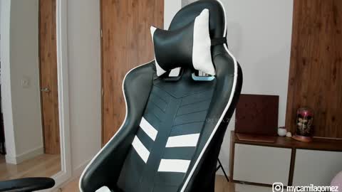 Camila online show from 10-18-25, 02:18