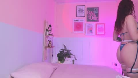 Snapshot of camilarivers chatting on 10-13-25, 11:43 Camila online show from 10-13-25, 11:43