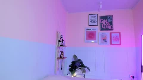 Snapshot of camilarivers chatting on 10-14-25, 11:55 Camila online show from 10-14-25, 11:55