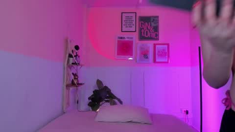 Snapshot of camilarivers chatting on 10-15-25, 11:43 Camila online show from 10-15-25, 11:43