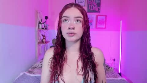 Snapshot of camilarivers chatting on 10-22-25, 11:54 Camila online show from 10-22-25, 11:54