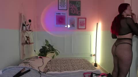 Snapshot of camilarivers chatting on 10-28-25, 11:47 Camila online show from 10-28-25, 11:47