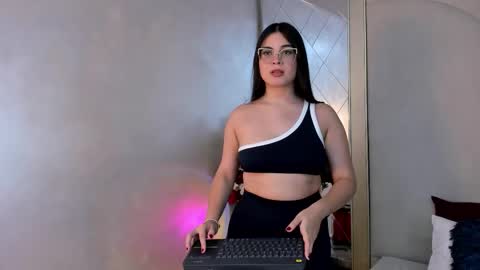 Camila online show from 11-12-25, 10:30